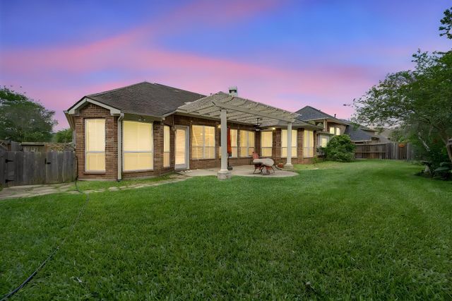 2915 Lacewood Court, Pearland, TX 77584