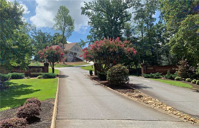 30254 Winchester Drive, Seneca, SC 29678