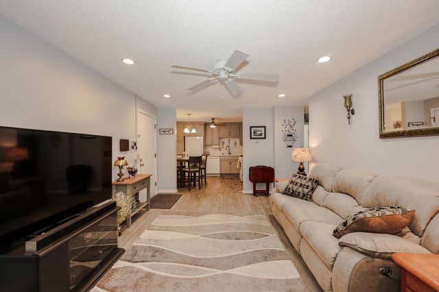 379 Huse Rd Unit 14, Manchester, NH 03103