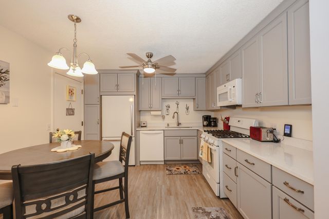 379 Huse Rd Unit 14, Manchester, NH 03103
