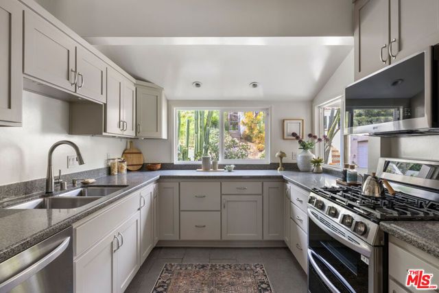 2342 Lake View Avenue, Los Angeles, CA 90039