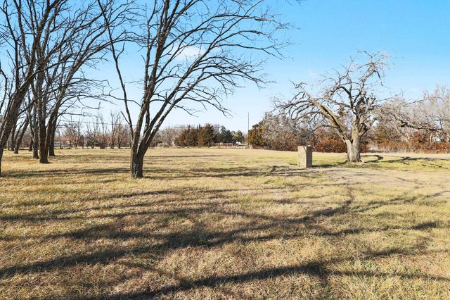 4701 N Woodlawn Blvd, Bel Aire, KS 67220