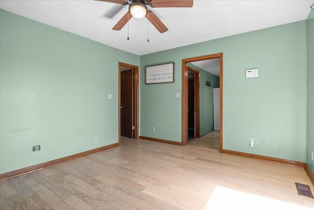 1092 Crockett Dr, New Johnsonville, TN 37134