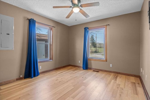 1092 Crockett Dr, New Johnsonville, TN 37134