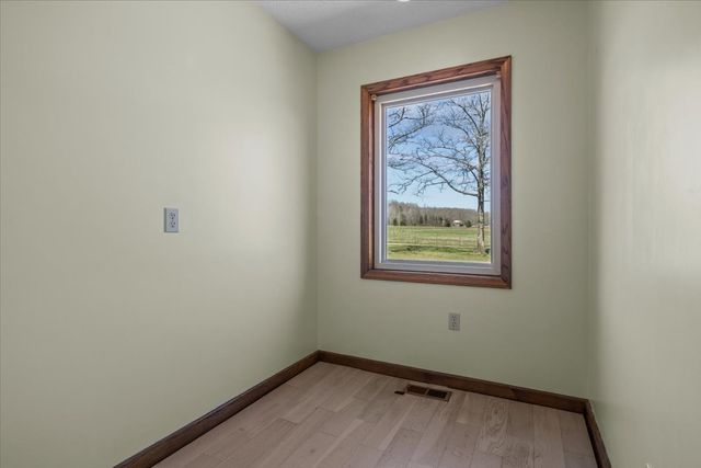 1092 Crockett Dr, New Johnsonville, TN 37134