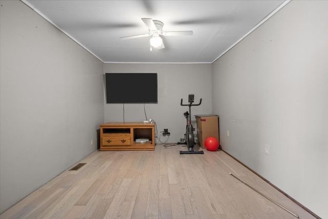 1092 Crockett Dr, New Johnsonville, TN 37134