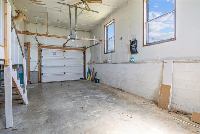 1092 Crockett Dr, New Johnsonville, TN 37134