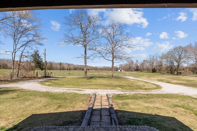 1092 Crockett Dr, New Johnsonville, TN 37134