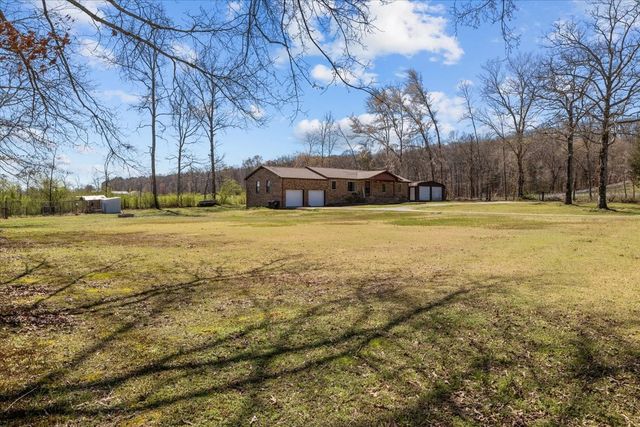 1092 Crockett Dr, New Johnsonville, TN 37134