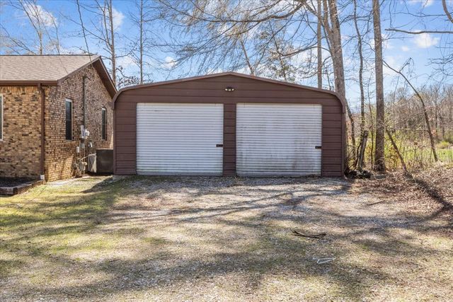 1092 Crockett Dr, New Johnsonville, TN 37134