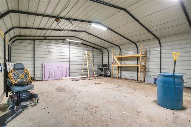 1092 Crockett Dr, New Johnsonville, TN 37134