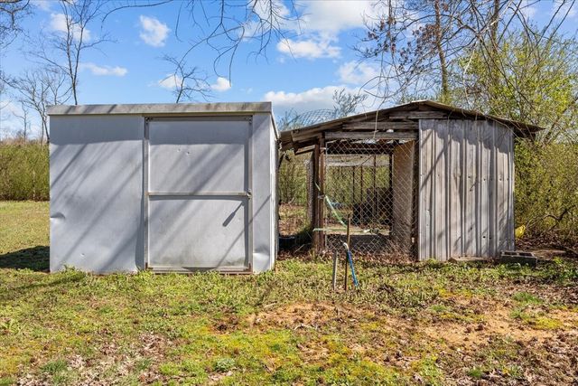 1092 Crockett Dr, New Johnsonville, TN 37134