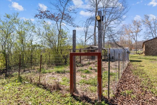 1092 Crockett Dr, New Johnsonville, TN 37134