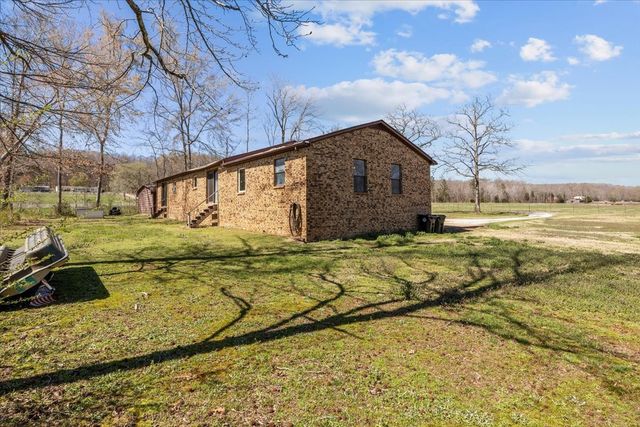1092 Crockett Dr, New Johnsonville, TN 37134