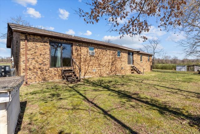 1092 Crockett Dr, New Johnsonville, TN 37134