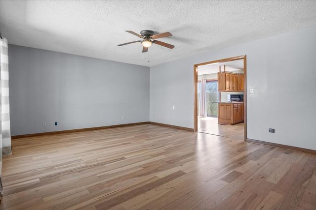 1092 Crockett Dr, New Johnsonville, TN 37134