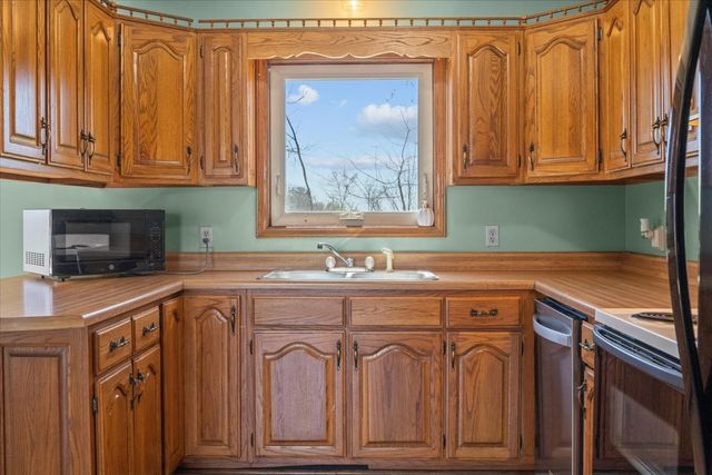 1092 Crockett Dr, New Johnsonville, TN 37134