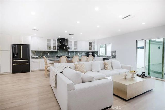 7306 Farmdale Avenue, North Hollywood, CA 91605