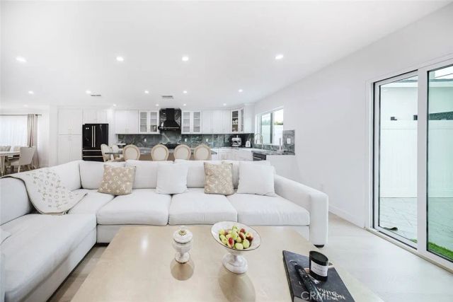 7306 Farmdale Avenue, North Hollywood, CA 91605