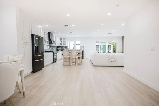 7306 Farmdale Avenue, North Hollywood, CA 91605