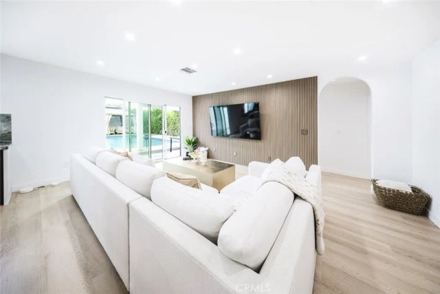 7306 Farmdale Avenue, North Hollywood, CA 91605