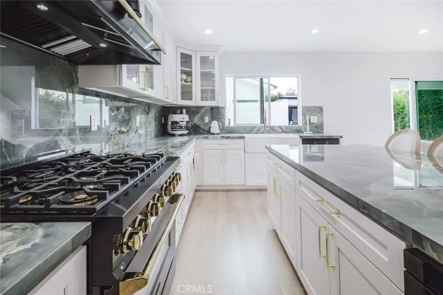 7306 Farmdale Avenue, North Hollywood, CA 91605