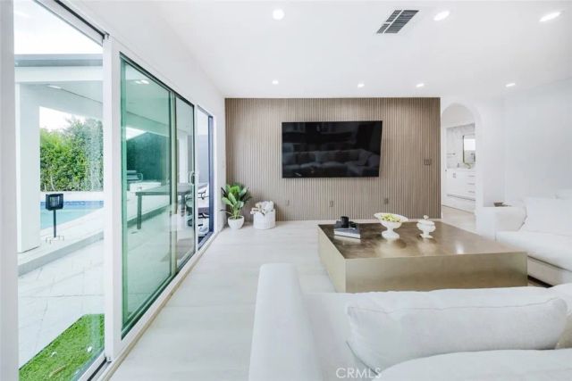 7306 Farmdale Avenue, North Hollywood, CA 91605