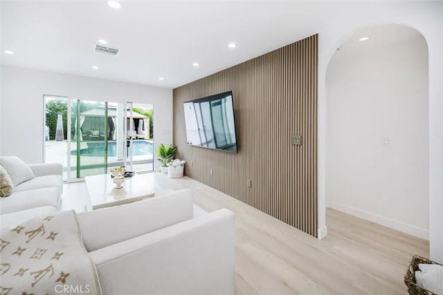 7306 Farmdale Avenue, North Hollywood, CA 91605