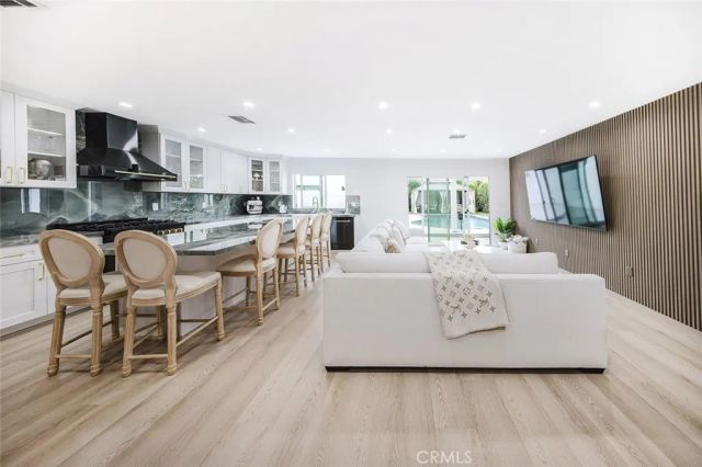 7306 Farmdale Avenue, North Hollywood, CA 91605