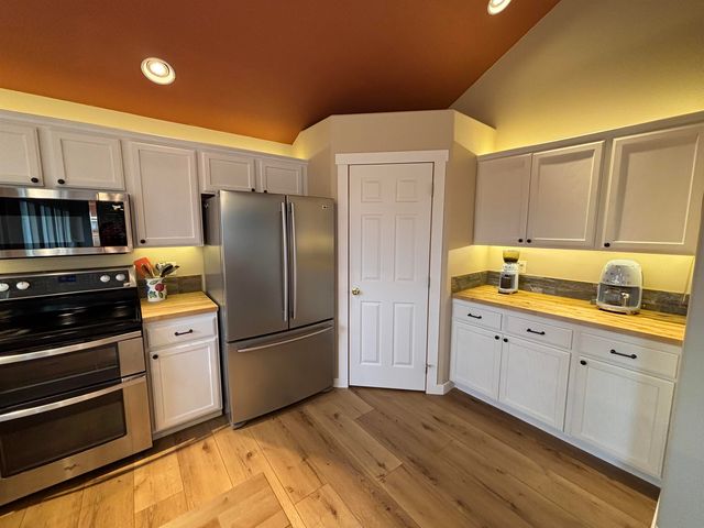 16410 N Morton Dr, Spokane, WA 99208