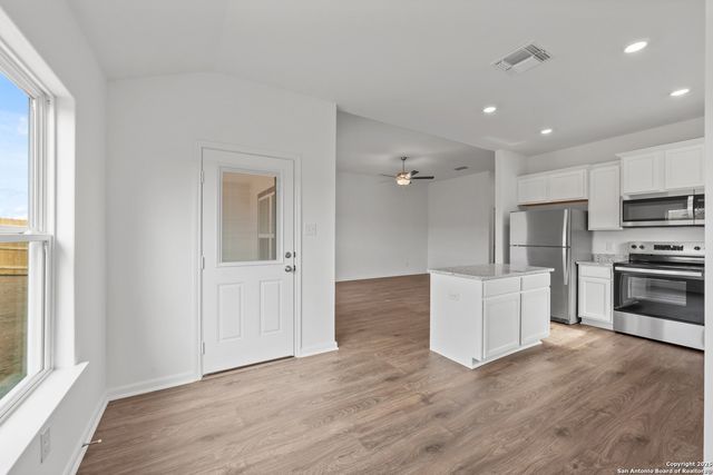 16100 Farmer, Lytle, TX 78052