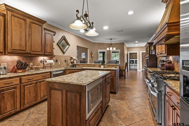 204 Private Road 54166, Pittsburg, TX 75686