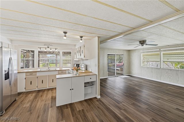 181 Sugarloaf LN, Naples, FL 34114