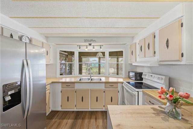 181 Sugarloaf LN, Naples, FL 34114