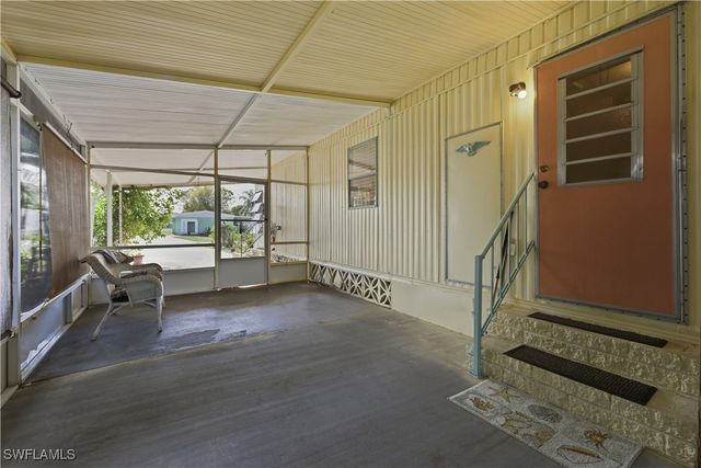 181 Sugarloaf LN, Naples, FL 34114