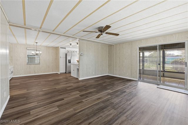 181 Sugarloaf LN, Naples, FL 34114