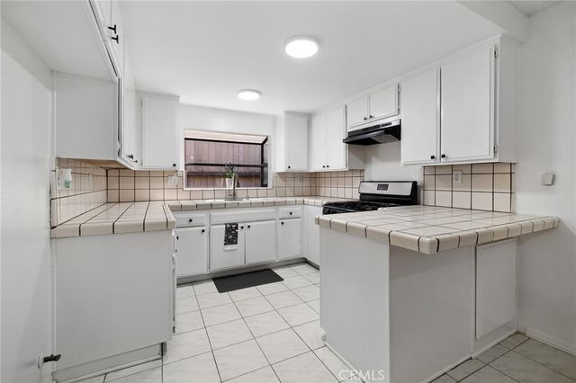 13534 Cordary Avenue 14, Hawthorne, CA 90250