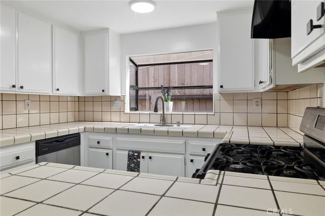 13534 Cordary Avenue 14, Hawthorne, CA 90250