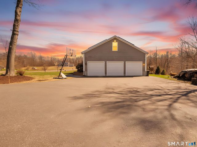 18 Oakwood Drive, Beacon Falls, CT 06403