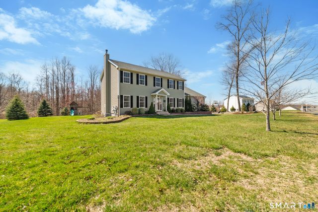 18 Oakwood Drive, Beacon Falls, CT 06403