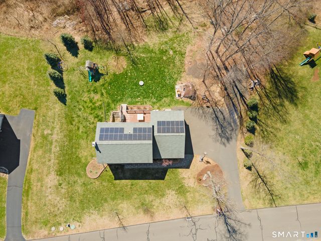 18 Oakwood Drive, Beacon Falls, CT 06403