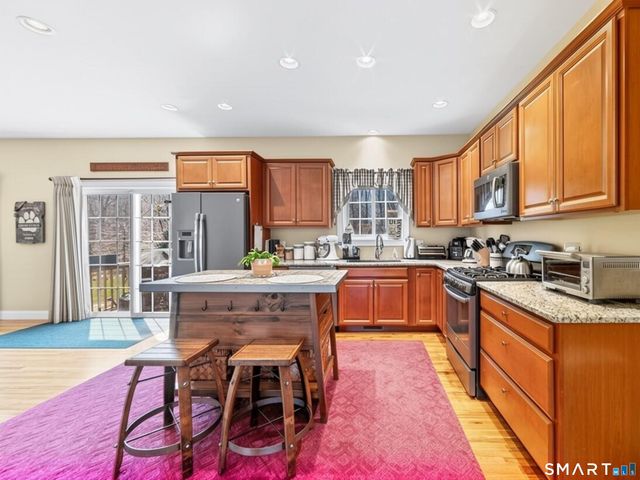 18 Oakwood Drive, Beacon Falls, CT 06403