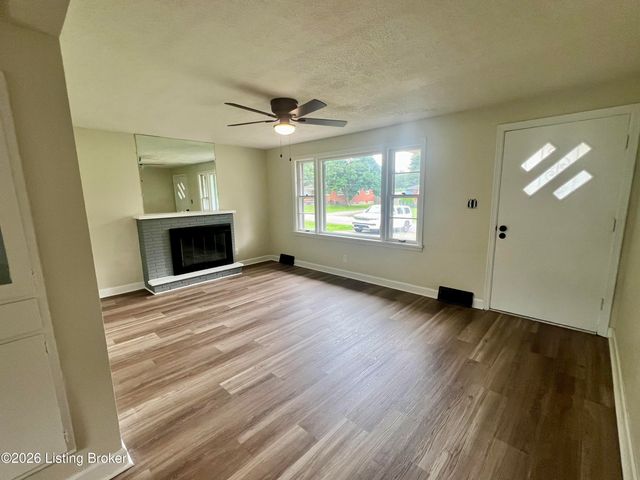3915 Lovin Ct, Louisville, KY 40216