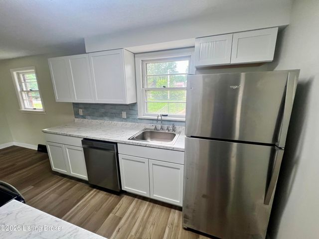 3915 Lovin Ct, Louisville, KY 40216