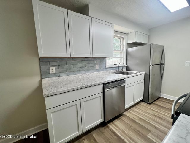 3915 Lovin Ct, Louisville, KY 40216