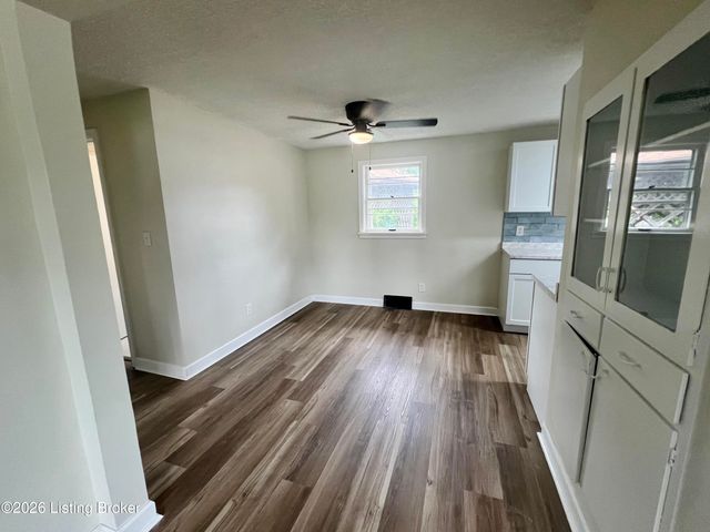 3915 Lovin Ct, Louisville, KY 40216