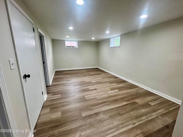 3915 Lovin Ct, Louisville, KY 40216