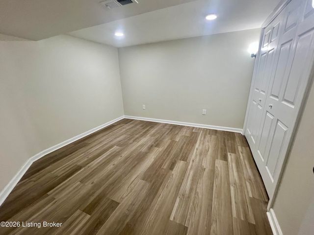 3915 Lovin Ct, Louisville, KY 40216