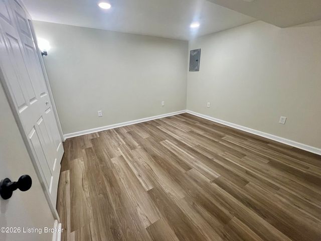 3915 Lovin Ct, Louisville, KY 40216