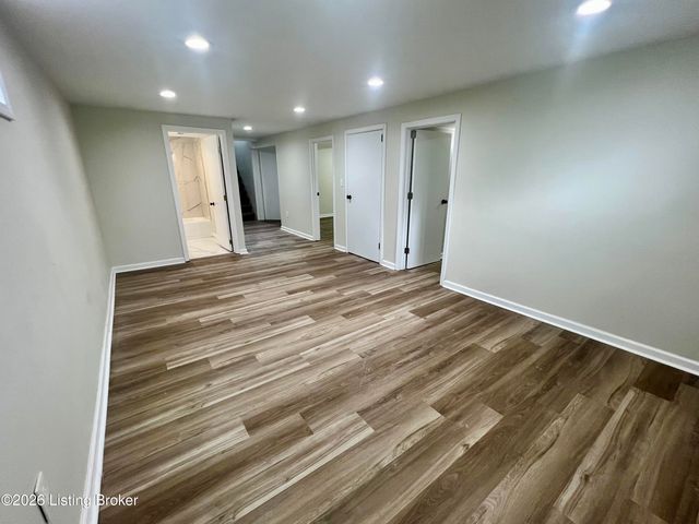 3915 Lovin Ct, Louisville, KY 40216